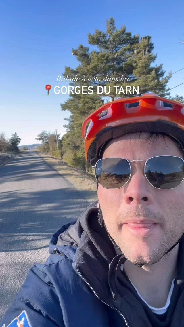 Savourer chaque instant 🌬️🍃  L’air frais, les paysages à couper le souffle et la liberté…
⚡️ Faire du vélo dans les Gorges du Tarn, c’est prendre le temps de savourer chaque instant.  📸 @cooleurmenthealeau & @charlie_du_moulin  #lozere #explorefrance #aveyronemotion #instamood #tourism